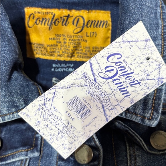 Comfort Denim Jean jacket,hip pockets, silver buttons, faux chest pockets - Picture 5 of 7